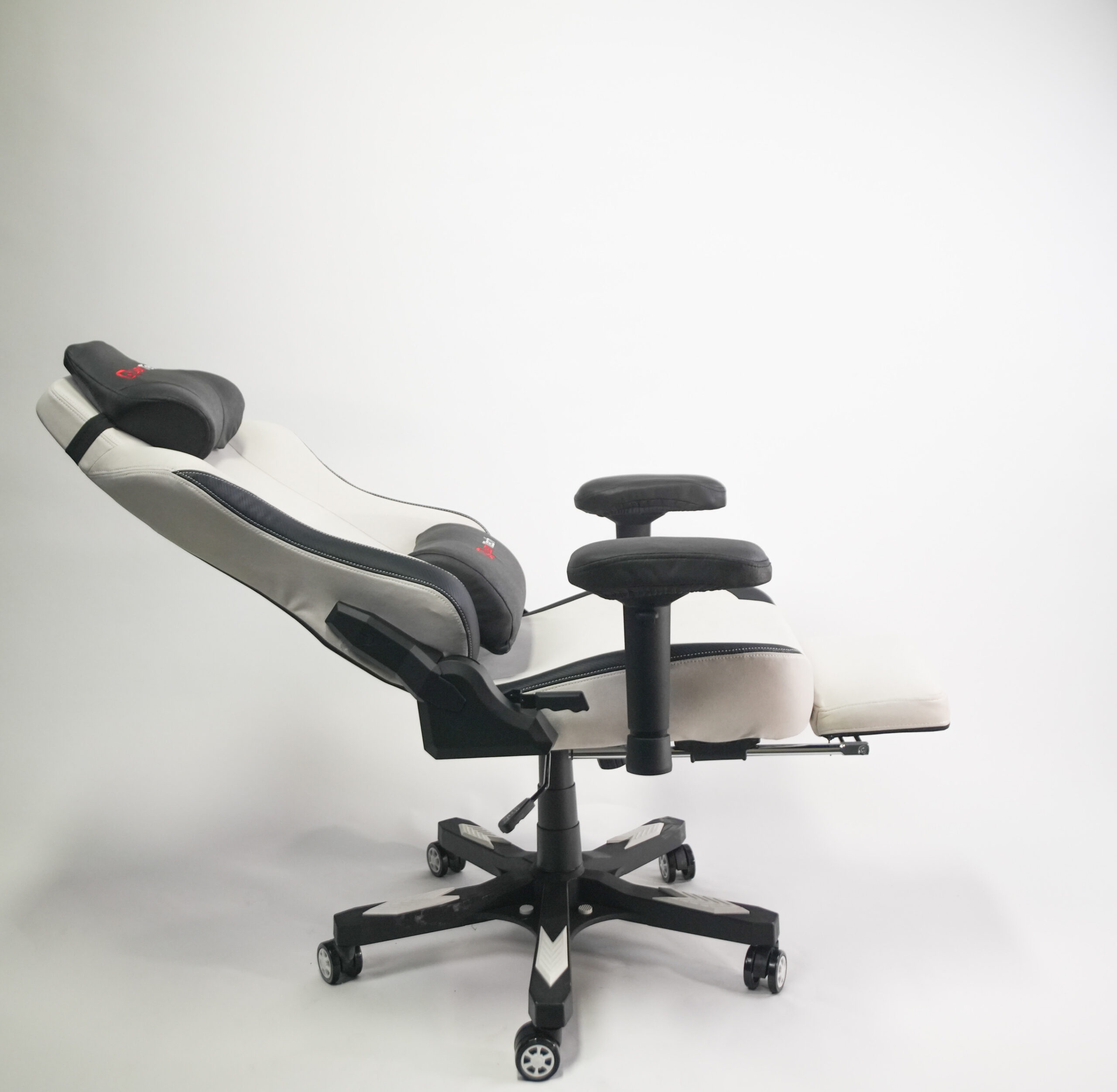 Quantech Nemesis Gaming Chair White